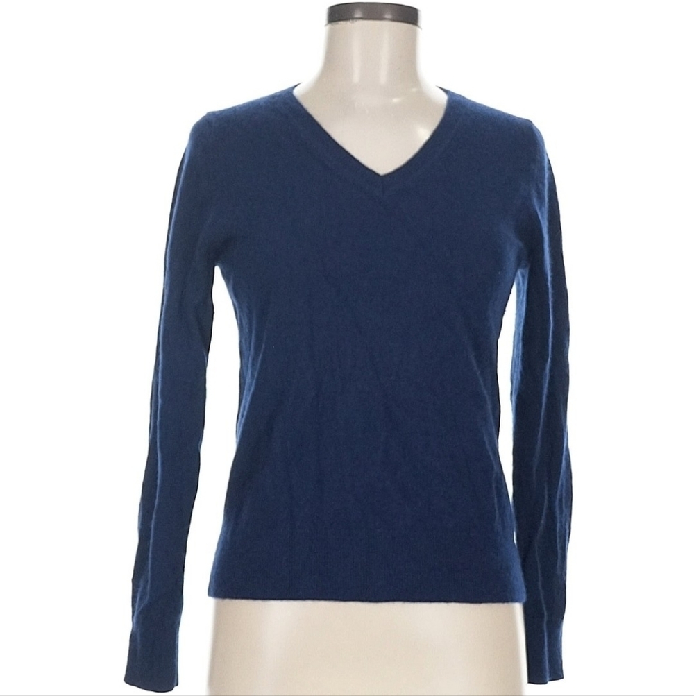 NO LONGER FOR SALE 01.31.26: Quince Navy Blue V-Neck Sweater